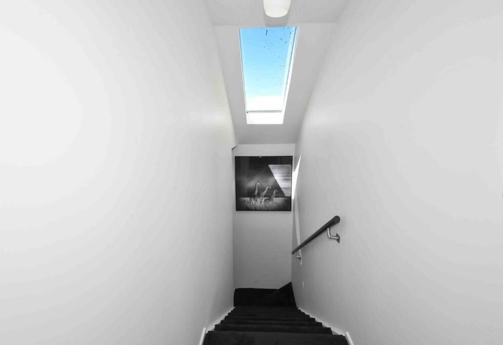 Stunning Home With Amazing Wakatipu Lake Views ควีนส์ทาวน์ ภายนอก รูปภาพ