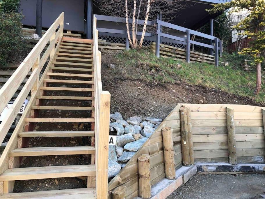 Stunning Home With Amazing Wakatipu Lake Views ควีนส์ทาวน์ ภายนอก รูปภาพ