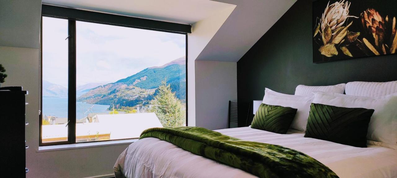 Stunning Home With Amazing Wakatipu Lake Views ควีนส์ทาวน์ ภายนอก รูปภาพ